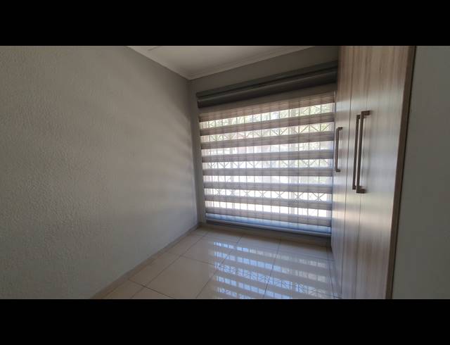 3 BEDROOM FREEHOLD FOR SALE IN BRACKENDOWNS